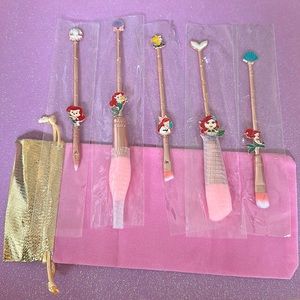 Little Mermaid Make up brush set adorable!!with pouch new